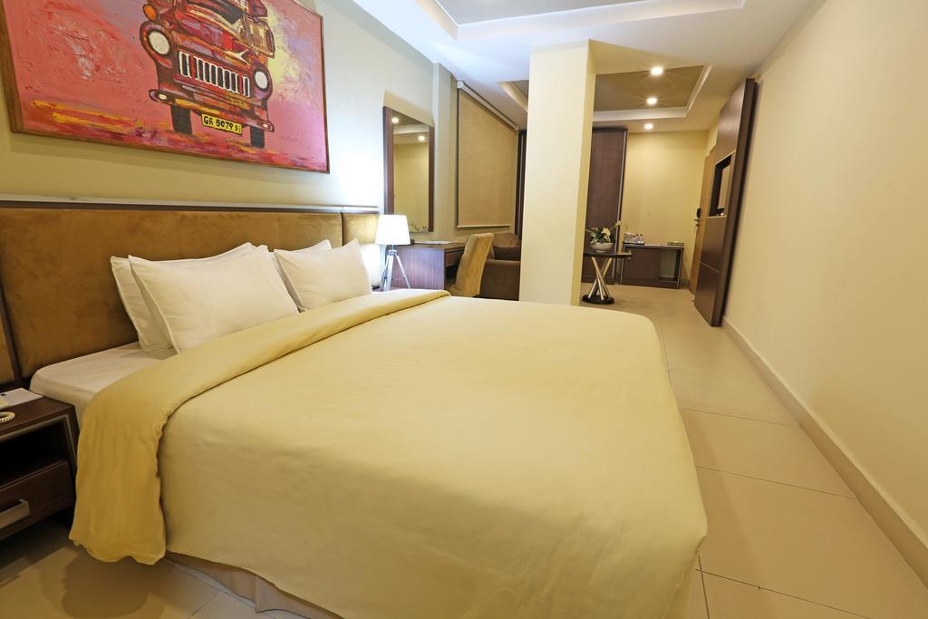 Frankie'S Foods And Rooms Accra Exteriér fotografie