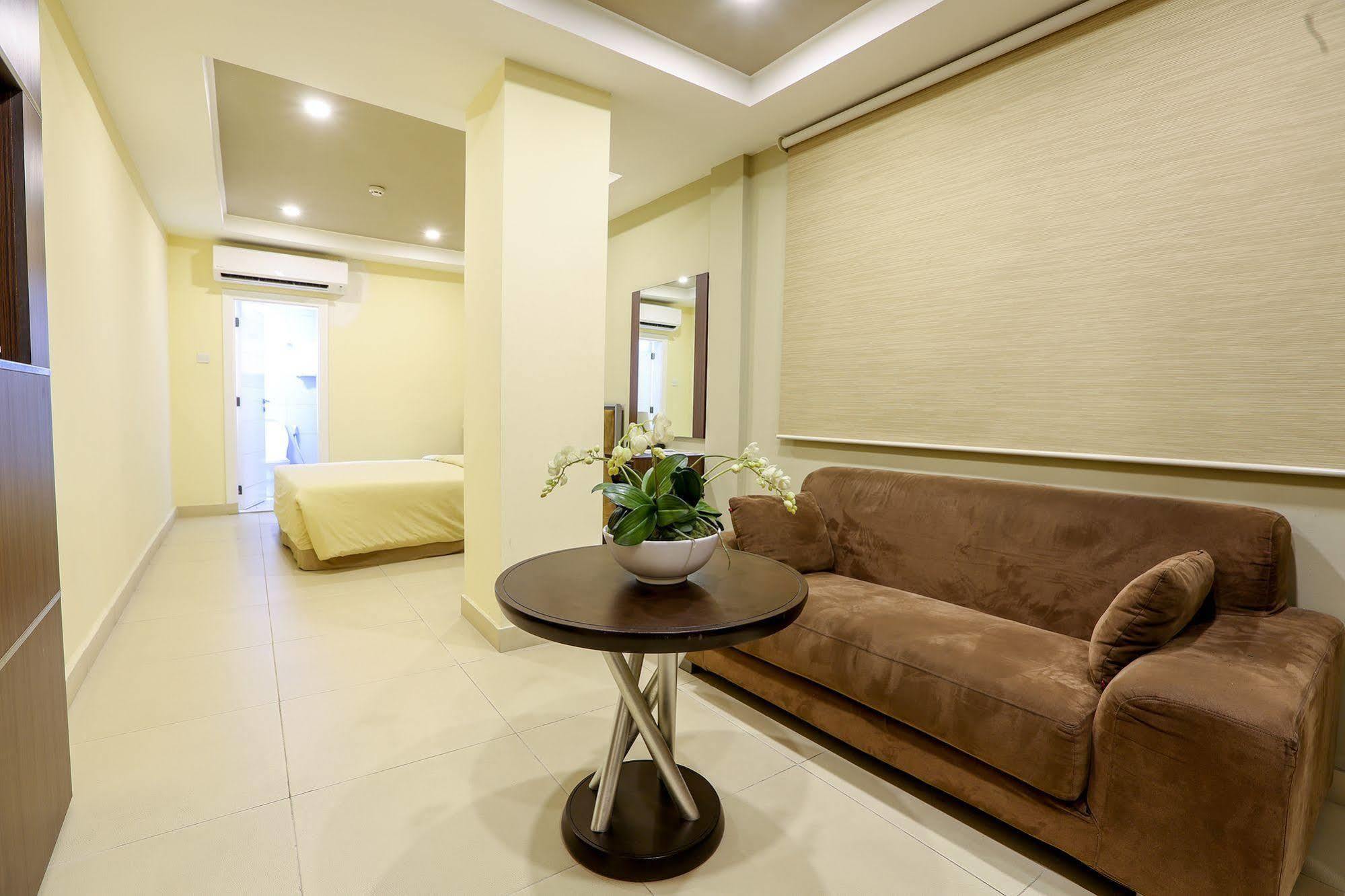 Frankie'S Foods And Rooms Accra Exteriér fotografie