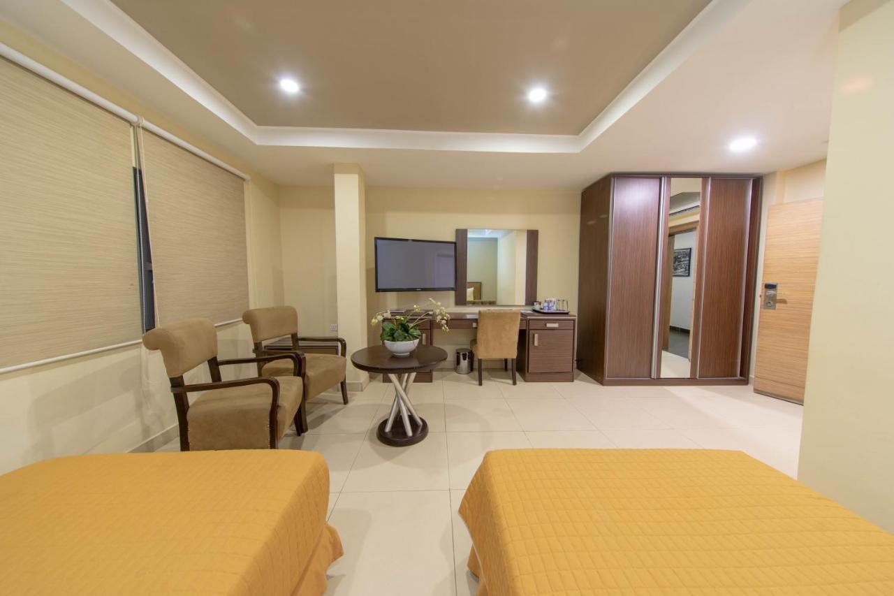 Frankie'S Foods And Rooms Accra Exteriér fotografie