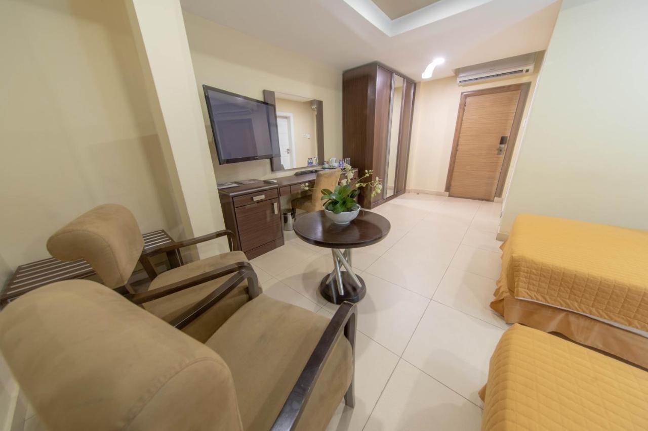 Frankie'S Foods And Rooms Accra Exteriér fotografie